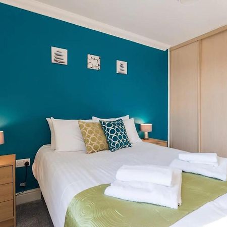Godwin Court Apartments Swindon Extérieur photo