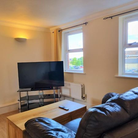 Godwin Court Apartments Swindon Extérieur photo