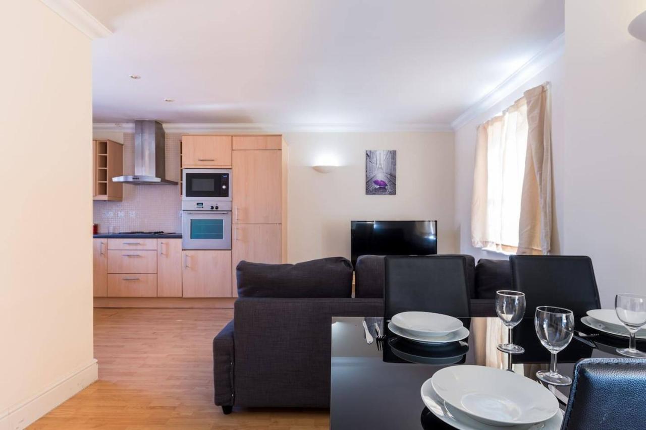 Godwin Court Apartments Swindon Extérieur photo