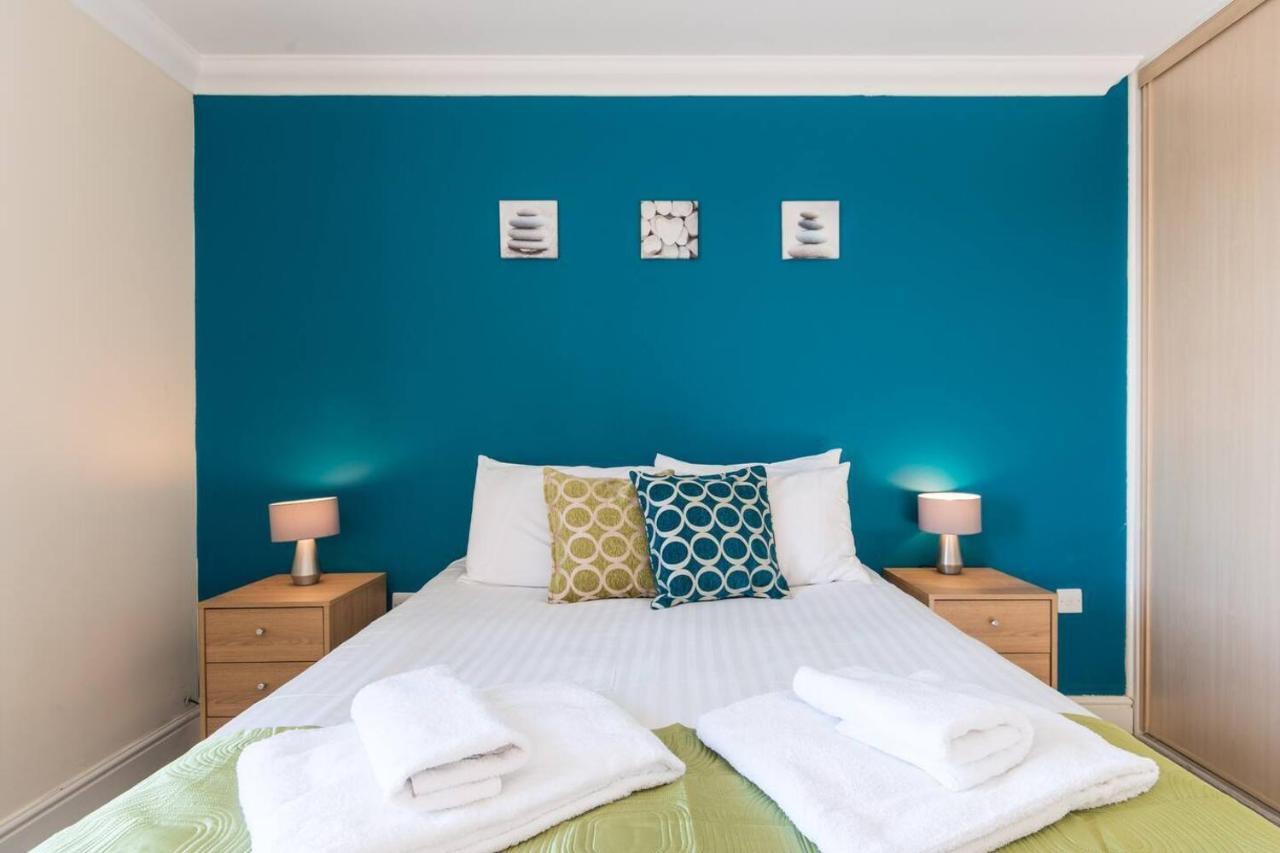 Godwin Court Apartments Swindon Extérieur photo