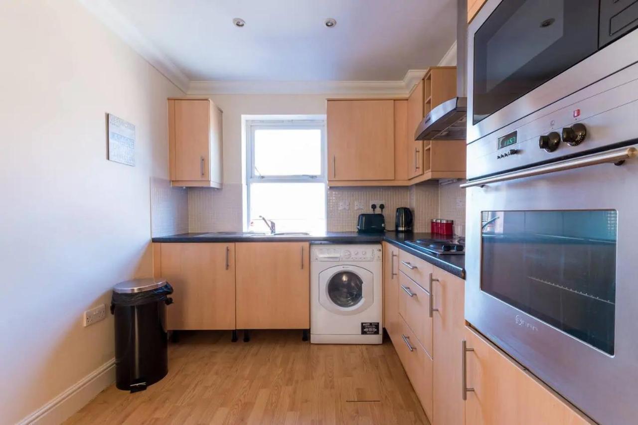 Godwin Court Apartments Swindon Extérieur photo