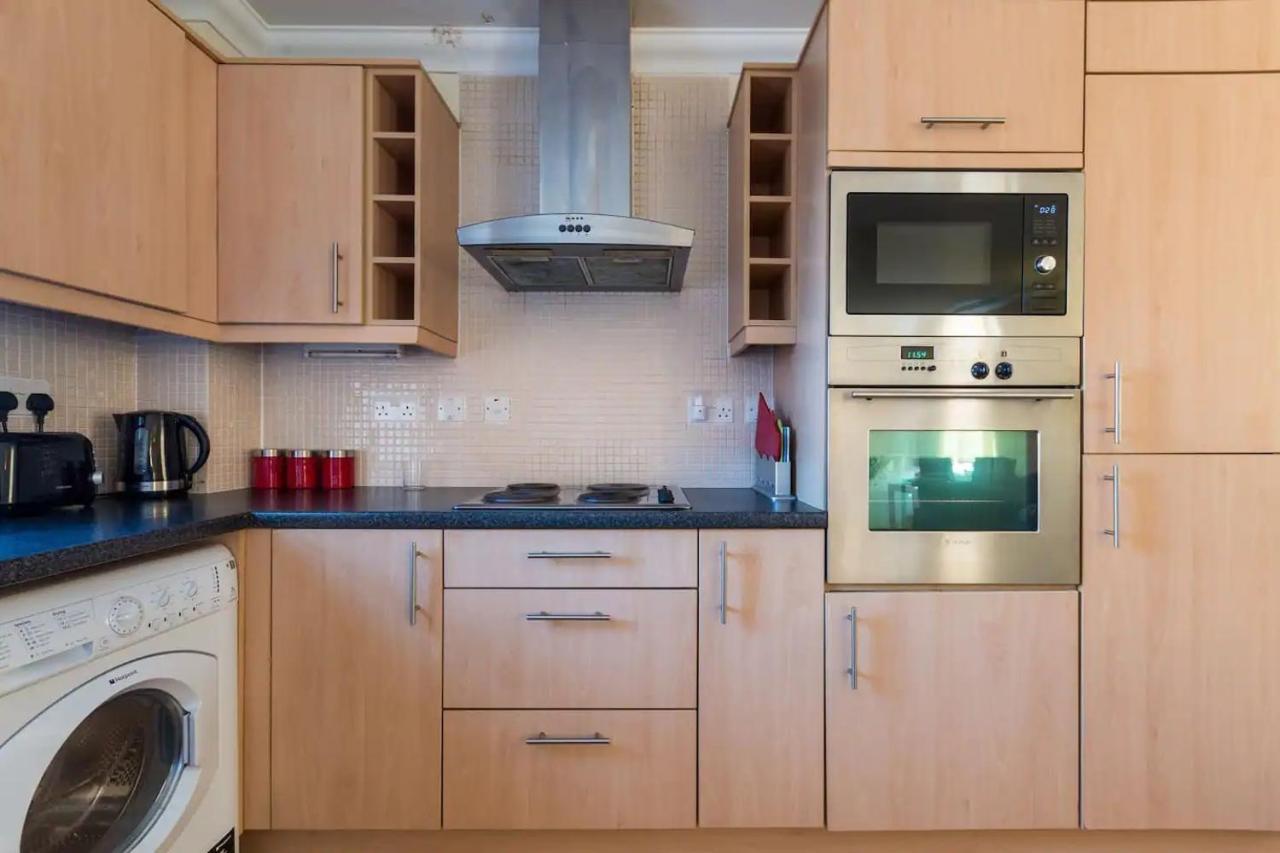 Godwin Court Apartments Swindon Extérieur photo