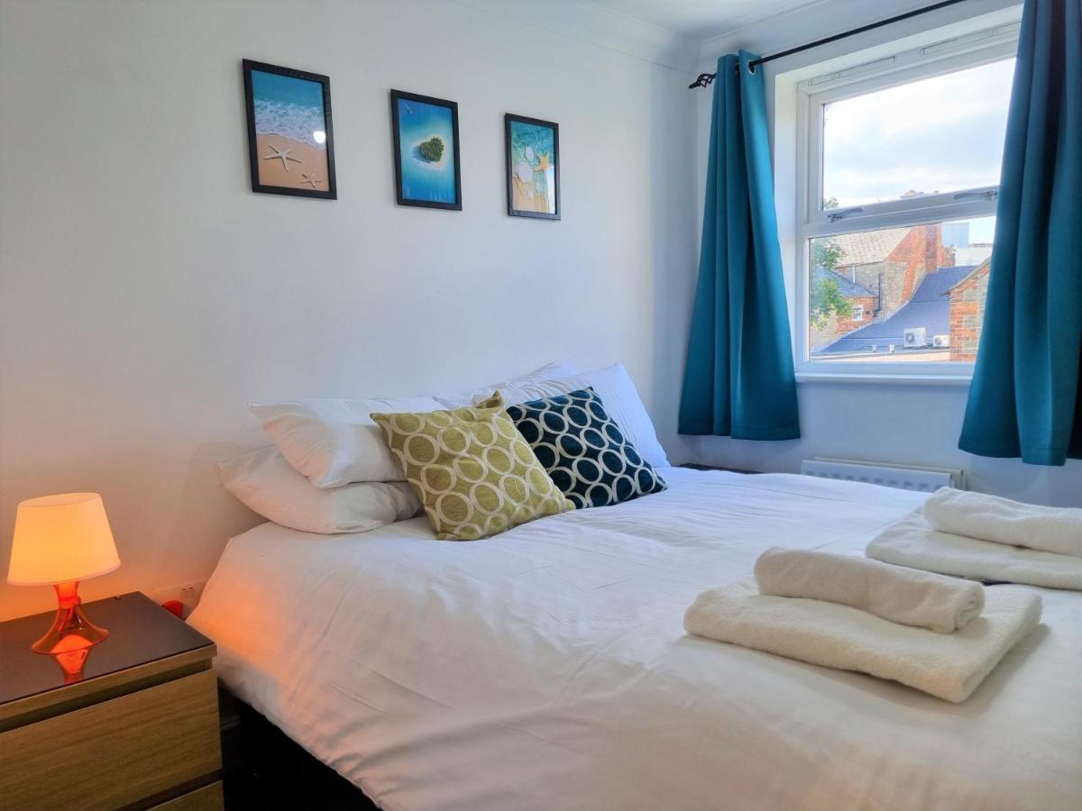 Godwin Court Apartments Swindon Extérieur photo