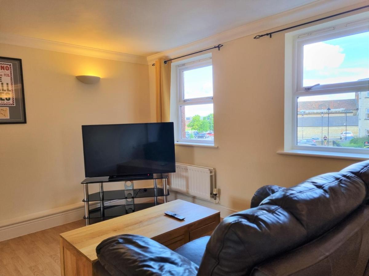Godwin Court Apartments Swindon Extérieur photo