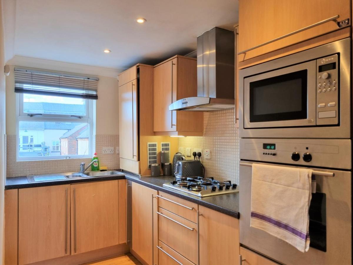 Godwin Court Apartments Swindon Extérieur photo