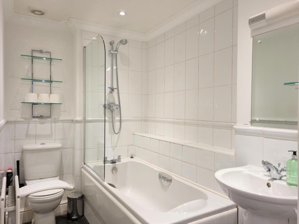 Godwin Court Apartments Swindon Extérieur photo