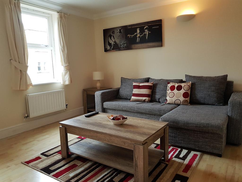 Godwin Court Apartments Swindon Extérieur photo
