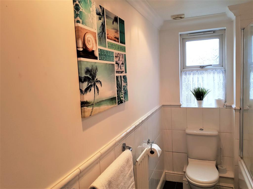 Godwin Court Apartments Swindon Extérieur photo